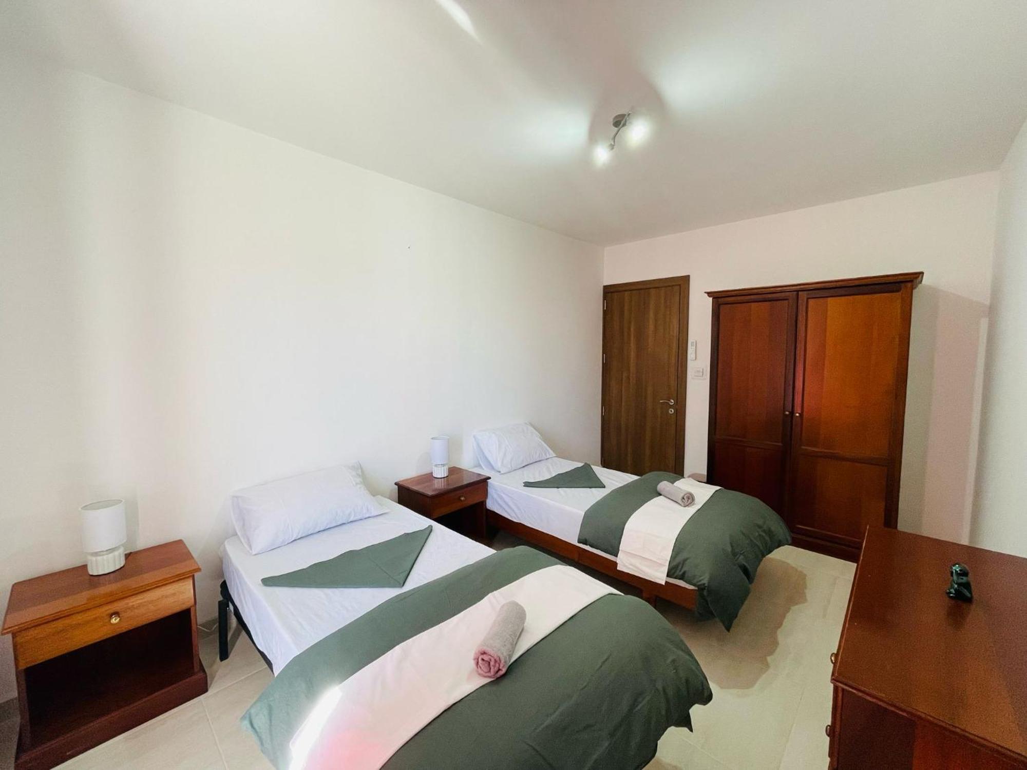 Coral Cove Comfort Room 2 St. Paul's Bay Exterior photo
